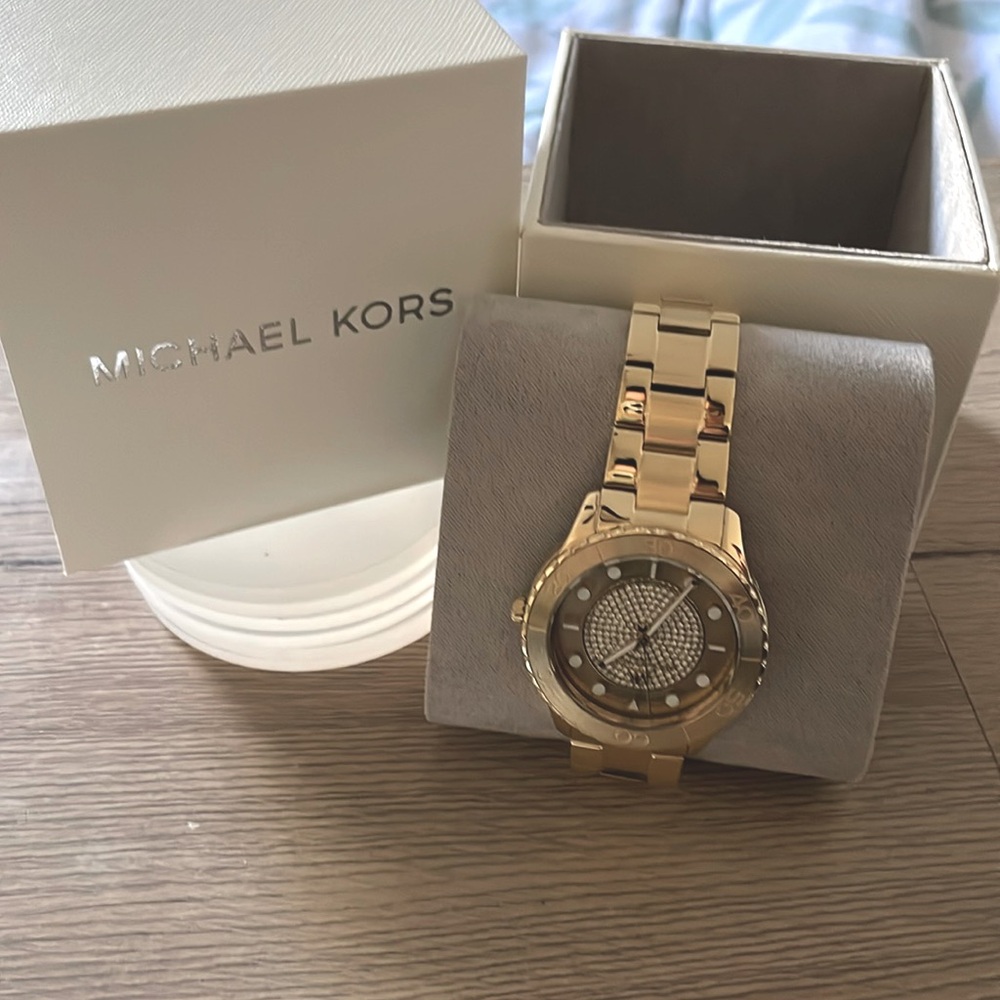 Watch - Picture 1 of 4